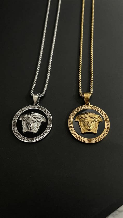 cadenas versace para mujer|Llaveros y cadenas Versace para mujer .